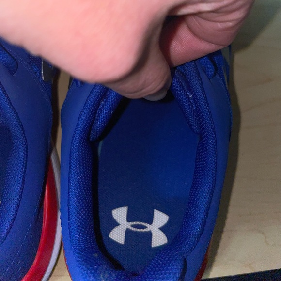 Girl’s Under Armor Assert 8 - Picture 6 of 9